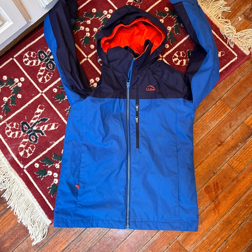❤️SALE🚨❤️❤️
L.L. Bean wildcat shell size 10 Raincoat in Blue and Orange